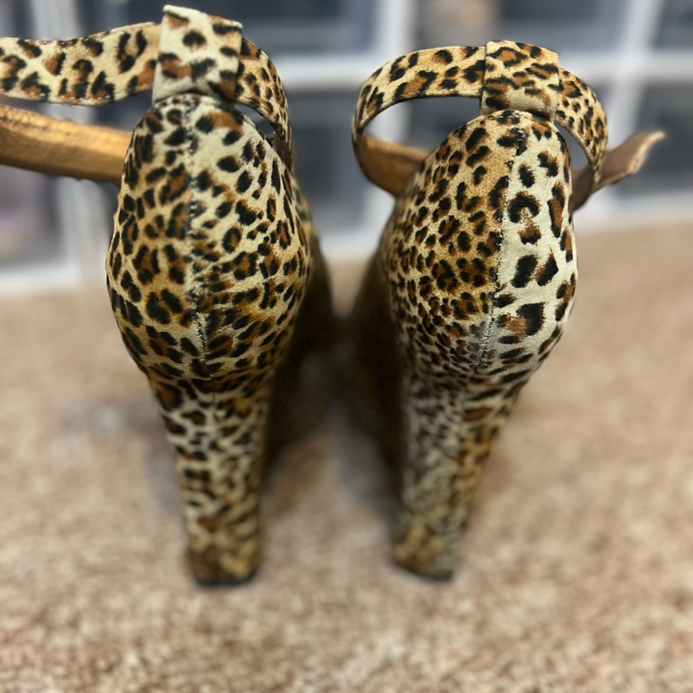 Exotic cheetah print hi stacked heels - Picture 4 of 7
